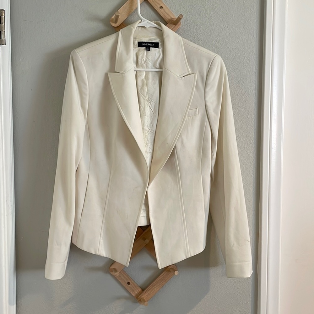 Nine West cream blazer with hook eye closure